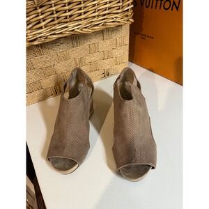 LifeStride Hinx Taupe Perforated Peep Toe Cork Wedge Sandals‎ Womens 6.5